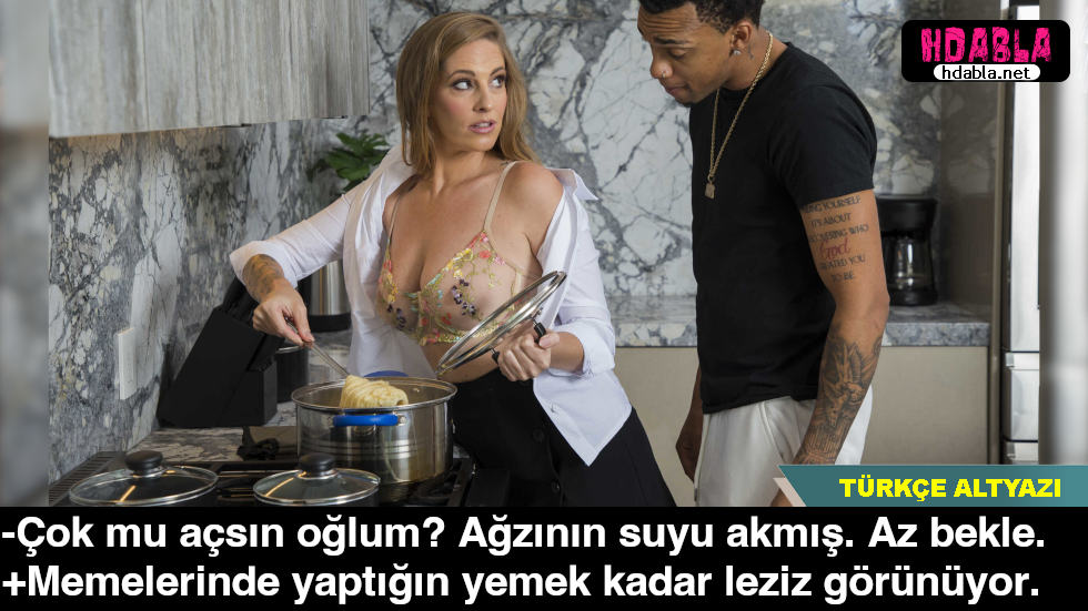 Karım evde yokken bana yemek yapan kaynanama hallendim Karım evde yokken bana yemek yapan kaynanama hallendim